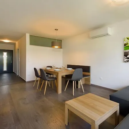 Classy Holiday In Lutzmannsburg With Garden * Zsira